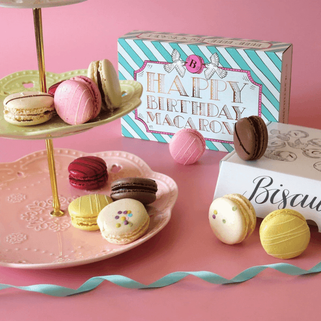 image of 12 Birthday macarons