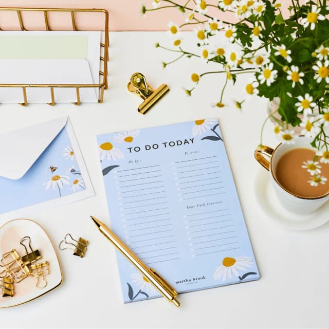 image of A5 desk pad with pen
