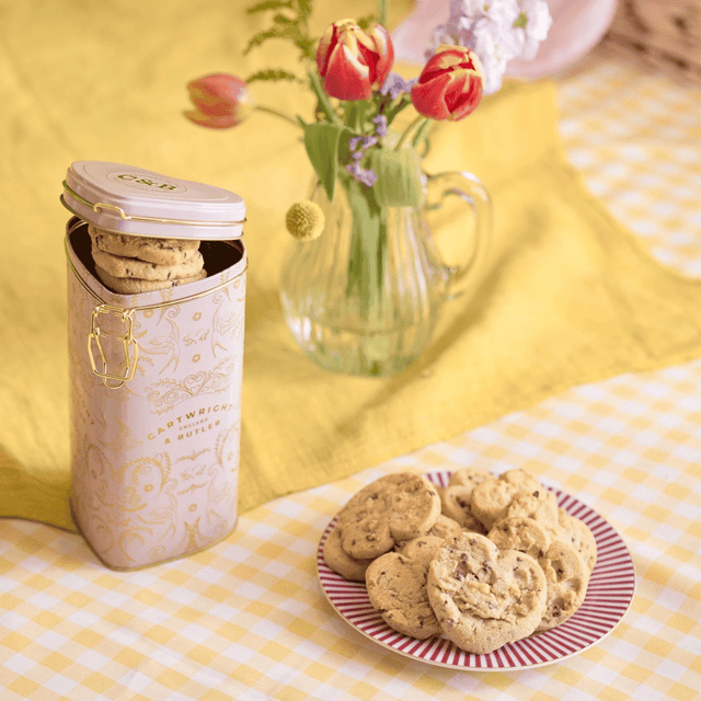 image of Heart biscuit tin