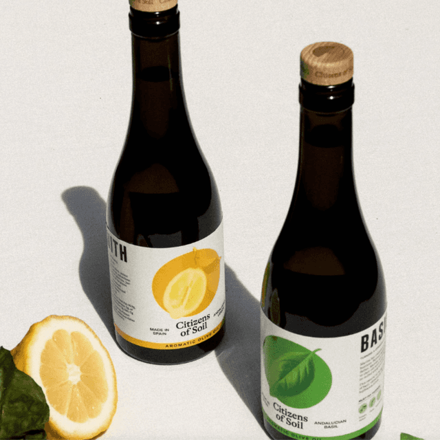 image of Aromatic extra virgin olive oil bottle